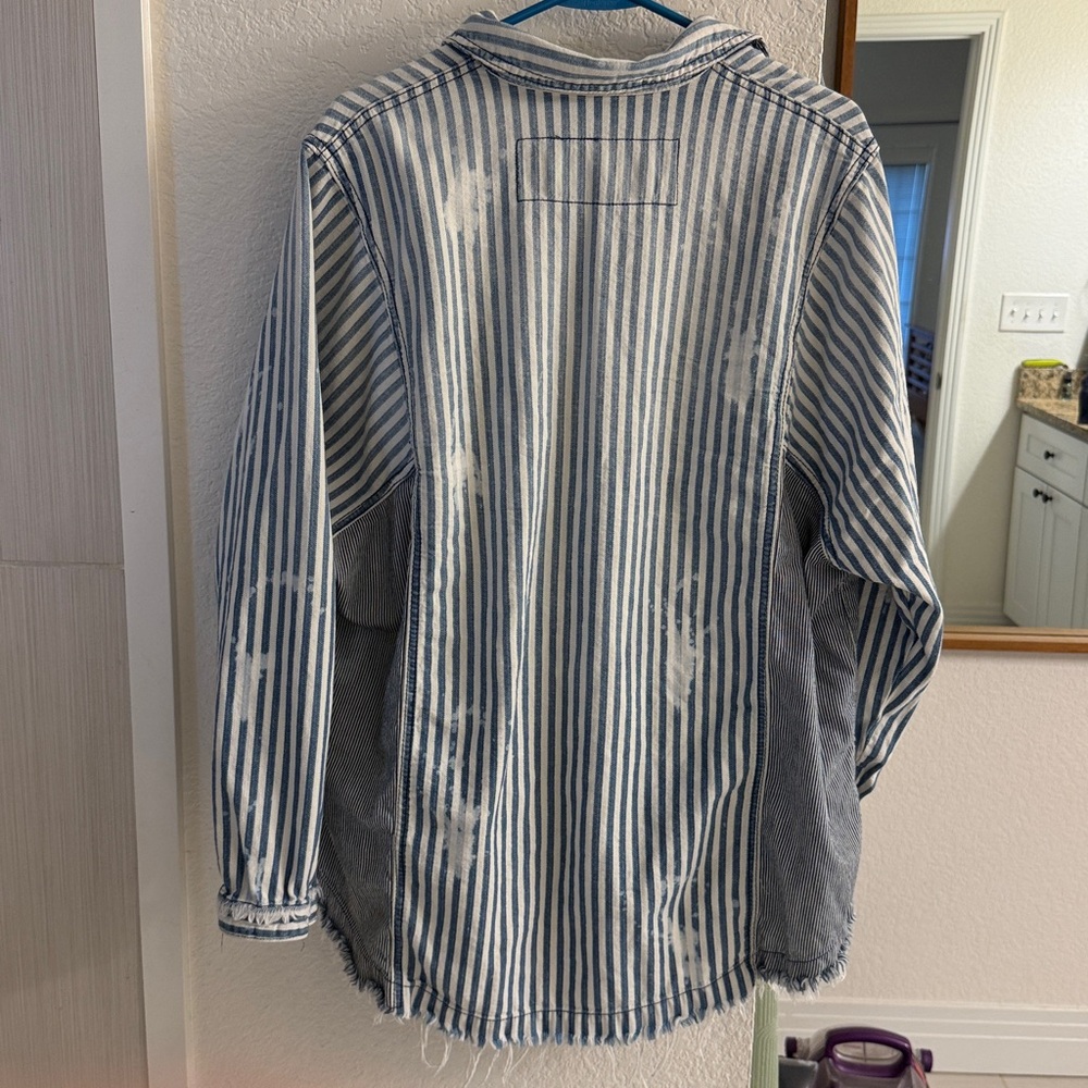 We The Free *oversized* white and and navy pinstriped distressed top - Picture 4 of 7